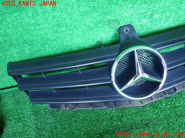 2UPJ-33561050]ベンツ A180(169032)(169)ラジエターグリル 中古_m0003.jpg