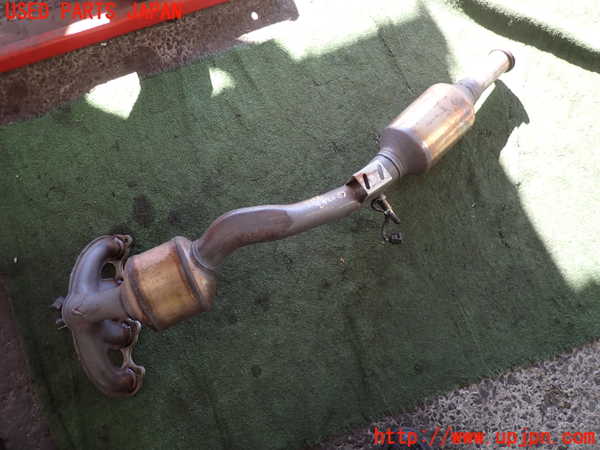 2UPJ-33562041]ベンツ A180(169032)(169)エキマニ1 触媒 マニバーター 中古_m0001.jpg