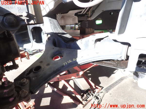 2UPJ-33565176]ベンツ A180(169032)(169)右フロントロアアーム1 中古_m0001.jpg
