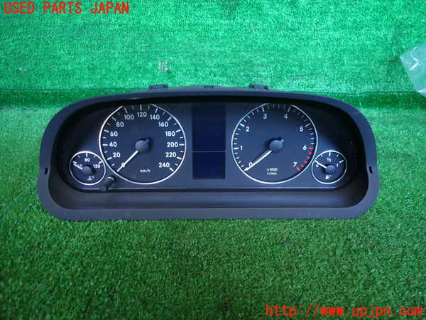 2UPJ-33566170]ベンツ A180(169032)(169)スピードメーター 中古_m0001.jpg