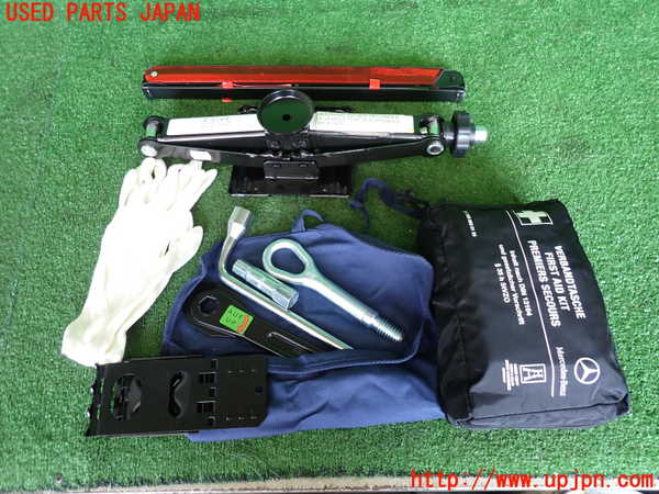 2UPJ-33567805]ベンツ A180(169032)(169)車載工具 中古_m0001.jpg