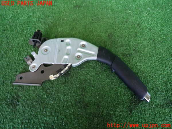 2UPJ-33567550]ベンツ A180(169032)(169)サイドブレーキレバー 中古_m0002.jpg