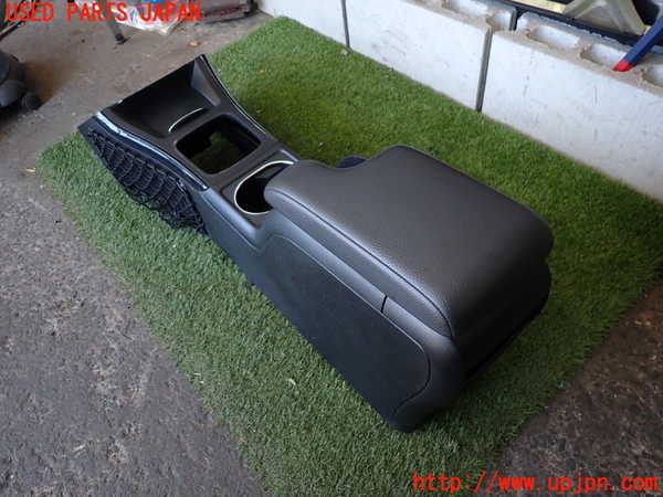 2UPJ-33567540]ベンツ A180(169032)(169)センターコンソール 中古_m0001.jpg