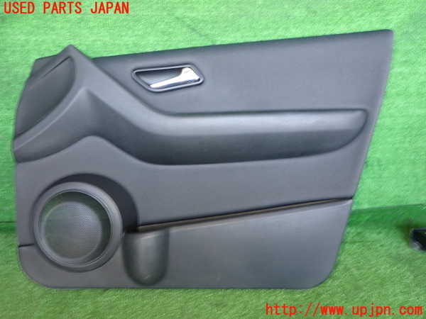 2UPJ-33561234]ベンツ A180(169032)(169)右前ドア内張り 中古_m0001.jpg