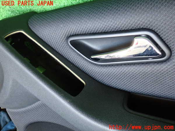 2UPJ-33561234]ベンツ A180(169032)(169)右前ドア内張り 中古_m0002.jpg