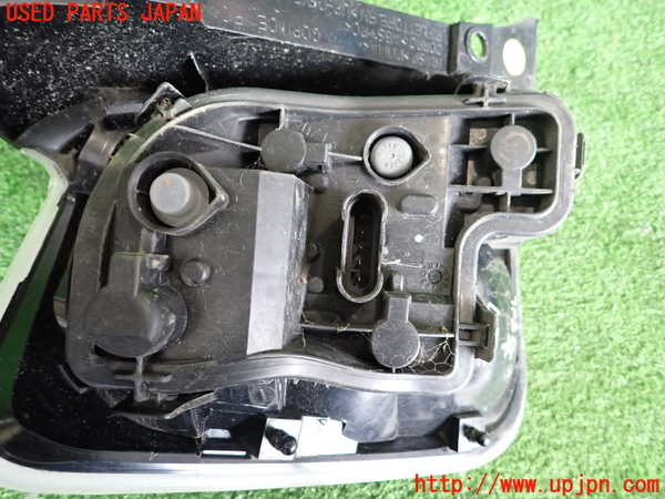 2UPJ-33571530]フィアット・500(31209)右テールランプ 中古_m0003.jpg