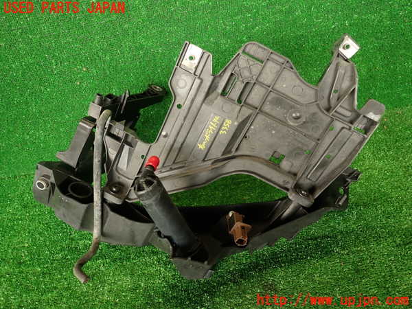 2UPJ-33581140]アウディ・A4(8KCDN)右ヘッドライトリム 中古_m0002.jpg