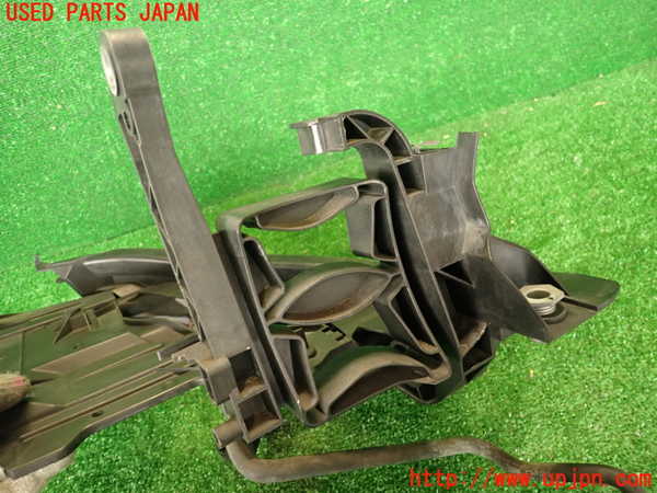 2UPJ-33581142]アウディ・A4(8KCDN)左ヘッドライトリム 中古_m0003.jpg