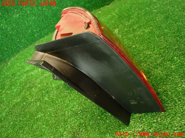 2UPJ-33581530]アウディ・A4(8KCDN)右テールランプ 中古_m0002.jpg