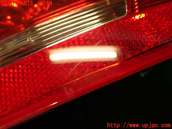 2UPJ-33581530]アウディ・A4(8KCDN)右テールランプ 中古_m0003.jpg