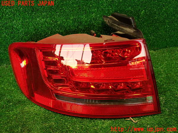 2UPJ-33581536]アウディ・A4(8KCDN)左テールランプ 中古_m0001.jpg