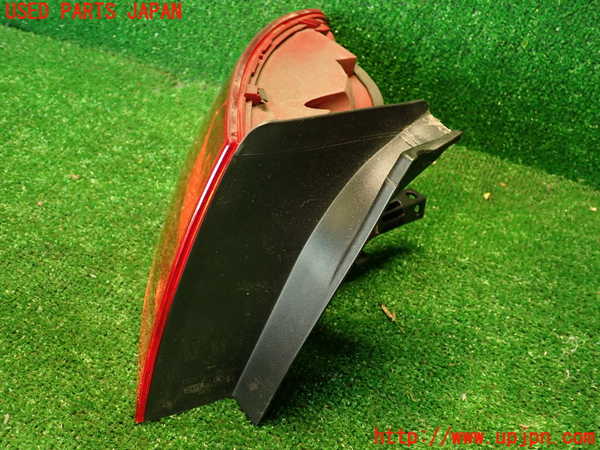 2UPJ-33581536]アウディ・A4(8KCDN)左テールランプ 中古_m0002.jpg