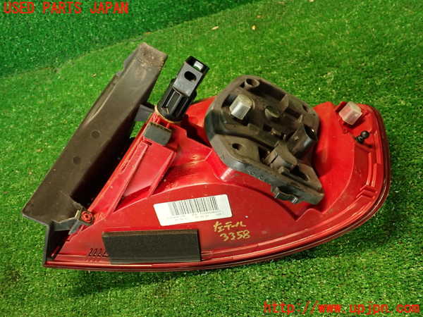 2UPJ-33581536]アウディ・A4(8KCDN)左テールランプ 中古_m0004.jpg