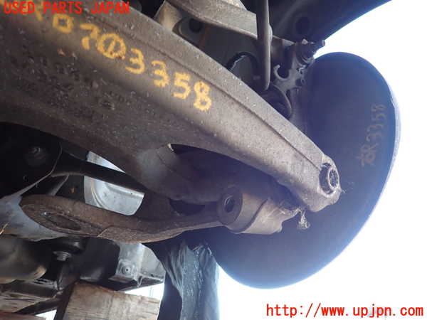 2UPJ-33584300]アウディ・A4(8KCDN)右リアナックルハブ 中古_m0002.jpg