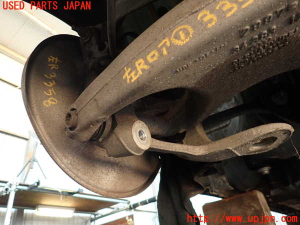 2UPJ-33584305]アウディ・A4(8KCDN)左リアナックルハブ 中古_m0002.jpg