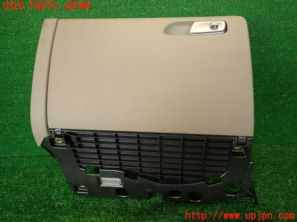 2UPJ-33587516]アウディ・A4(8KCDN)グローブボックス1 中古_m0001.jpg