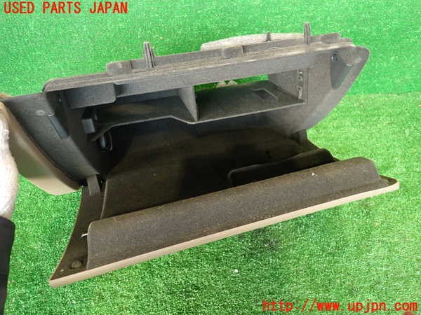 2UPJ-33587516]アウディ・A4(8KCDN)グローブボックス1 中古_m0004.jpg