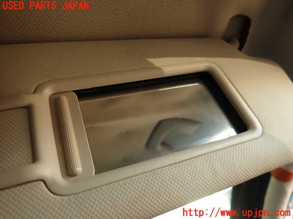 2UPJ-33587625]アウディ・A4(8KCDN)室内サンバイザー右側 中古_m0004.jpg