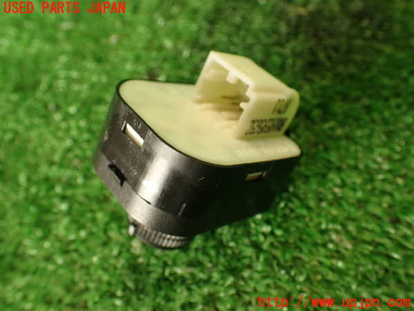 2UPJ-33586280]アウディ・A4(8KCDN)ミラースイッチ 中古_m0002.jpg