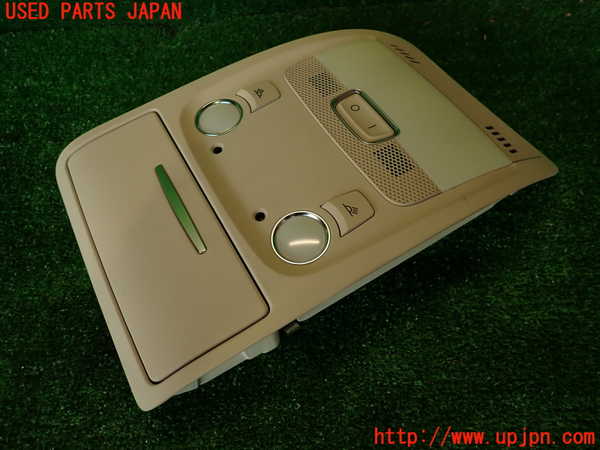 2UPJ-33586411]アウディ・A4(8KCDN)ルームランプ1 (1列目真中) 中古_m0001.jpg