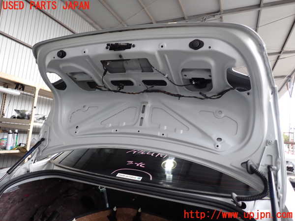 2UPJ-33611500]BMW 320i E90(VA20)トランク 中古_m0002.jpg