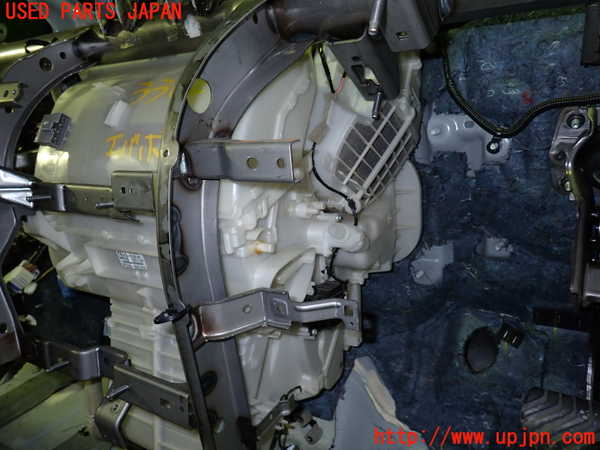 1UPJ-33626081]セレナ e-POWER(HFC27)エバポレーター1 中古_m0002.jpg