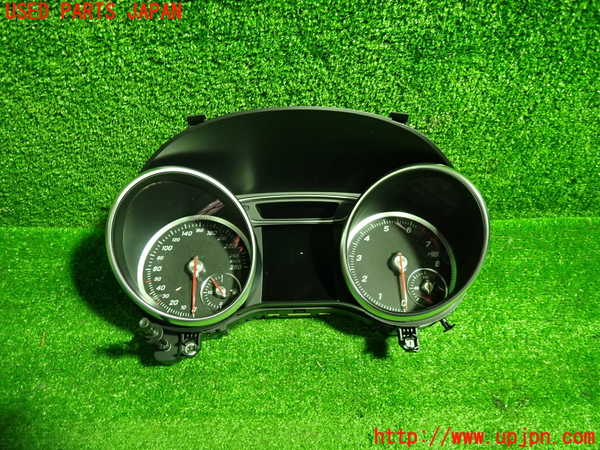 1UPJ-33636170]ベンツ GLA180(156942)(X156)スピードメーター 中古_m0001.jpg