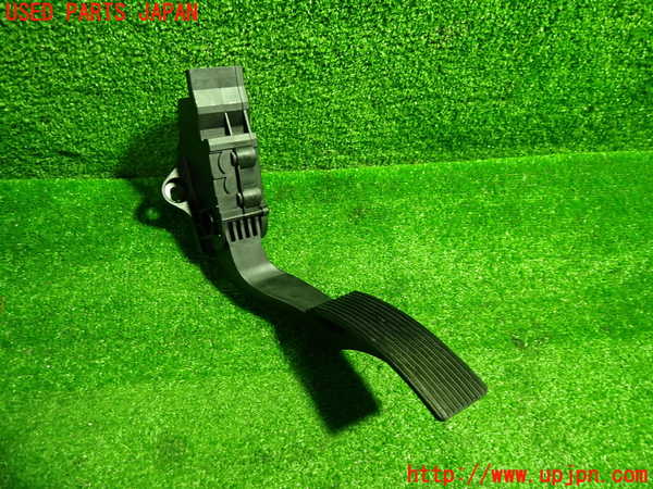 5UPJ-33636381]ベンツ GLA180(156942)(X156)センサー1 (アクセルペダル) 中古_m0001.jpg