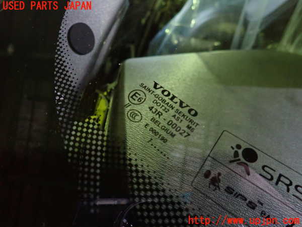 1UPJ-33661195]ボルボ・XC70(BB6324XC)フロントガラス 中古 43R-00027_m0003.jpg
