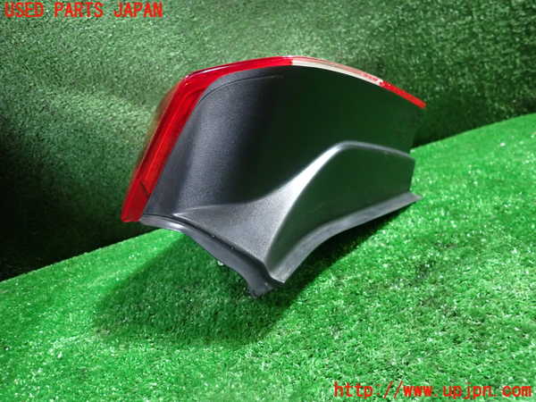 1UPJ-33661530]ボルボ・XC70(BB6324XC)右テールランプ 中古_m0003.jpg