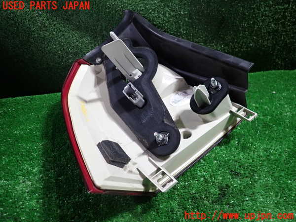 1UPJ-33661530]ボルボ・XC70(BB6324XC)右テールランプ 中古_m0004.jpg