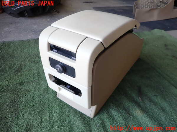 1UPJ-33667540]ボルボ・XC70(BB6324XC)センターコンソール 中古_m0001.jpg