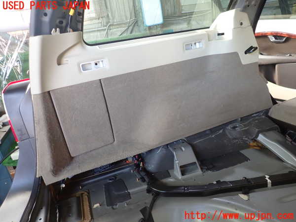 1UPJ-33667680]ボルボ・XC70(BB6324XC)左リアピラートリム 中古_m0001.jpg