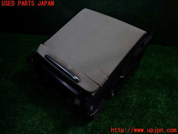 1UPJ-33667810]ボルボ・XC70(BB6324XC)ドリンクホルダー 中古_m0001.jpg