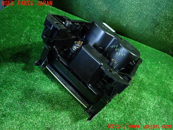 1UPJ-33667810]ボルボ・XC70(BB6324XC)ドリンクホルダー 中古_m0003.jpg