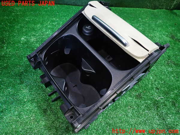 1UPJ-33667810]ボルボ・XC70(BB6324XC)ドリンクホルダー 中古_m0004.jpg