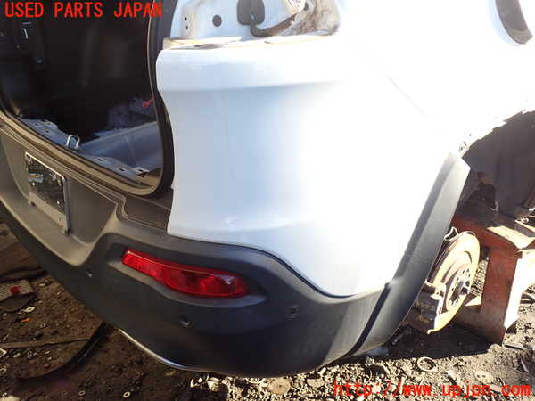 1UPJ-33721610]ジープ・チェロキー(KL32)リアバンパー 中古_m0002.jpg