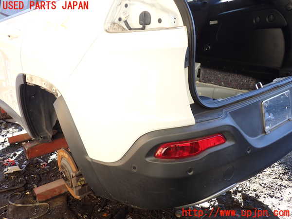 1UPJ-33721610]ジープ・チェロキー(KL32)リアバンパー 中古_m0003.jpg