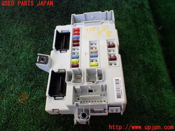 1UPJ-33726741]ジープ・チェロキー(KL32)ヒューズボックス1 中古_m0001.jpg