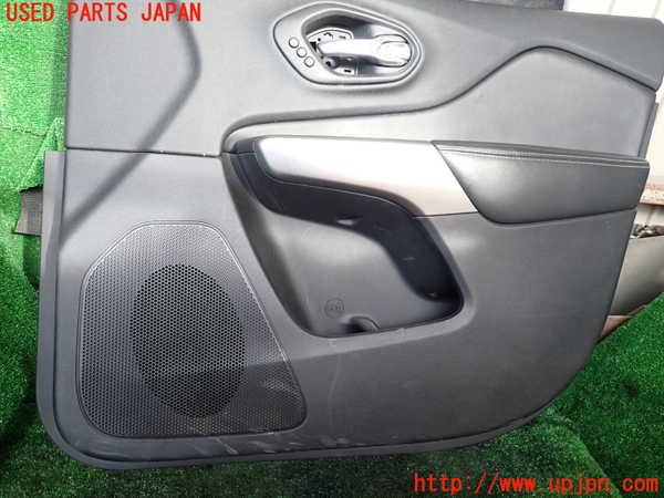 1UPJ-33731234]ジープ・チェロキー(KL20L)右前ドア内張り 中古_m0003.jpg