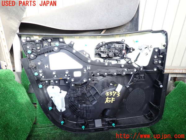 1UPJ-33731234]ジープ・チェロキー(KL20L)右前ドア内張り 中古_m0004.jpg