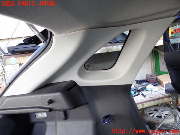 1UPJ-33747680]バレーノ(WB32S)左リアピラートリム 中古_m0002.jpg