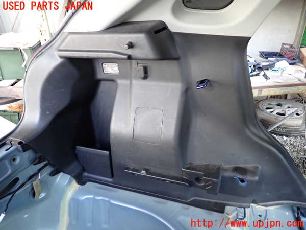 1UPJ-33747680]バレーノ(WB32S)左リアピラートリム 中古_m0003.jpg