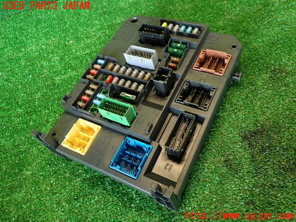 2UPJ-33766742]シトロエン・DS 5(B85F02)ヒューズボックス2 中古_m0001.jpg