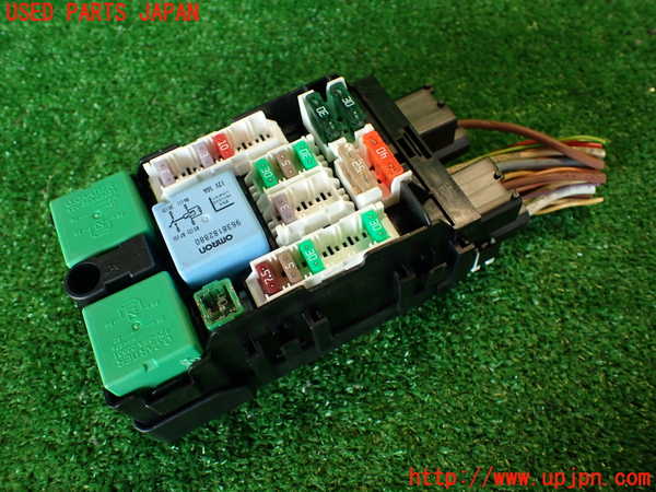 2UPJ-33766743]シトロエン・DS 5(B85F02)ヒューズボックス3 中古_m0001.jpg