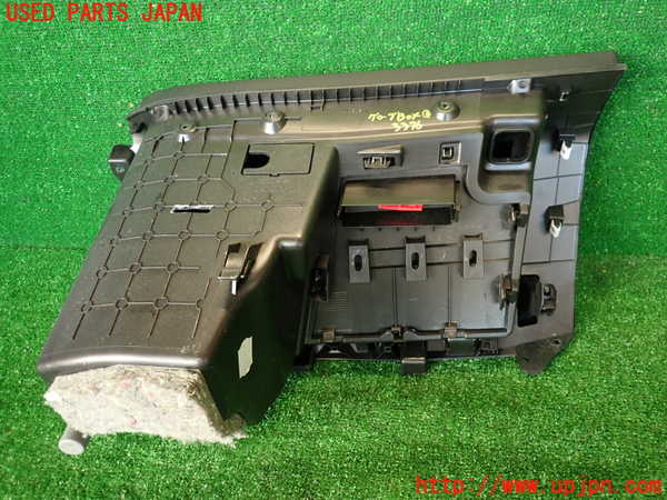 2UPJ-33767516]シトロエン・DS 5(B85F02)グローブボックス1 中古_m0005.jpg