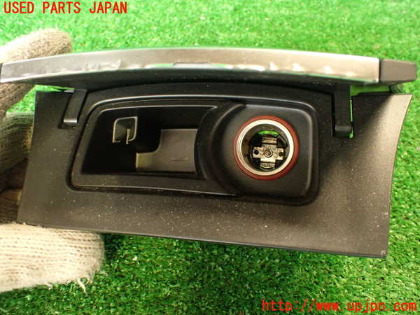 2UPJ-33767821]シトロエン・DS 5(B85F02)灰皿1 中古_m0003.jpg