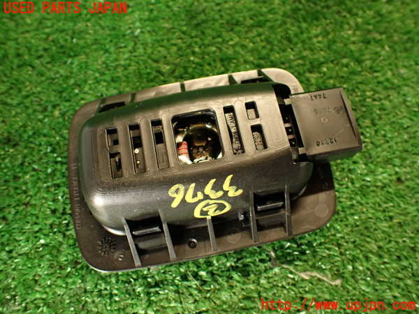 2UPJ-33766412]シトロエン・DS 5(B85F02)ルームランプ2 中古_m0004.jpg