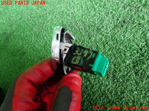 2UPJ-33776308]シトロエン・DS 3(A5C5F04)スイッチ3 (ロック) 中古_m0002.jpg