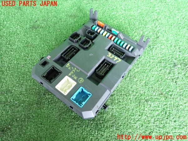 2UPJ-33776741]シトロエン・DS 3(A5C5F04)ヒューズボックス1 中古_m0001.jpg